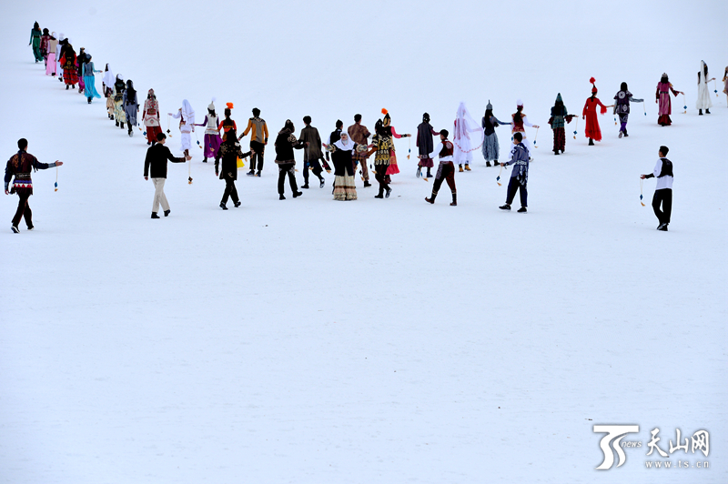 阿勒泰国际冰雪节暨人类滑雪起源地纪念日活动开幕