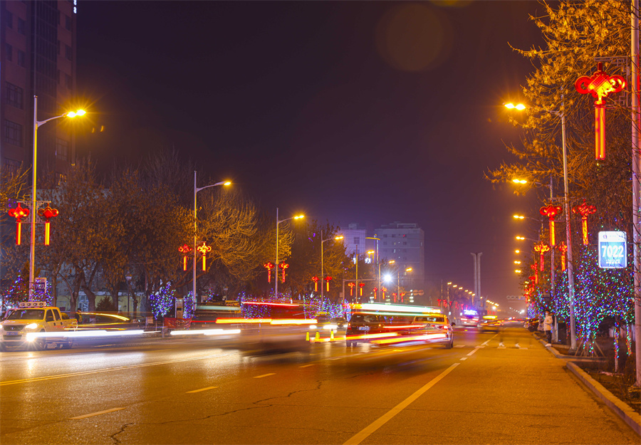 新疆新源火树银花夜景醉人