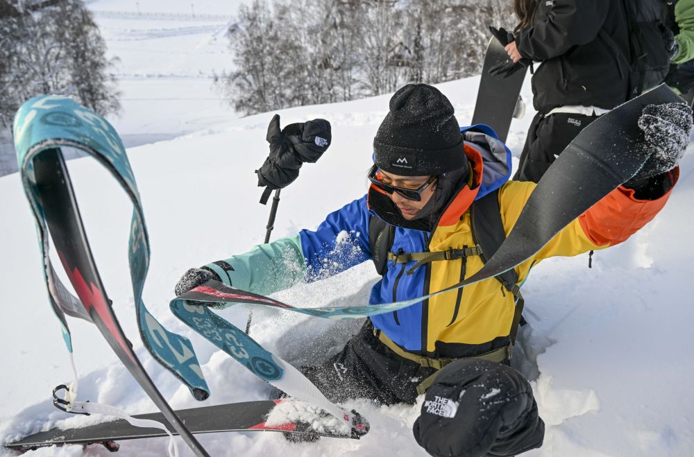 谈球吧体育体育地理 在阿勒泰追寻人类滑雪最初的梦想(图10)