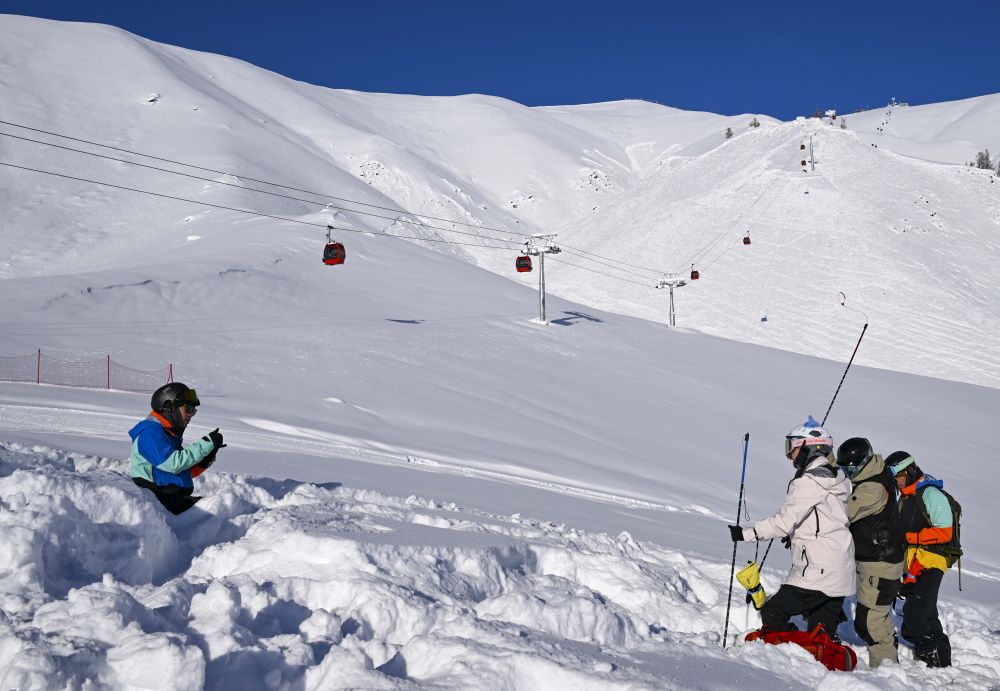 谈球吧体育体育地理 在阿勒泰追寻人类滑雪最初的梦想(图11)