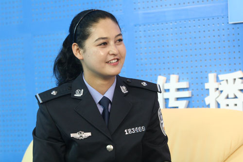 "警花"努尔比亚·阿卜力克木:因奉献而美丽