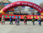 伽师县第二双语幼儿园举办迎新年·亲子运动会 家长幼儿乐翻天