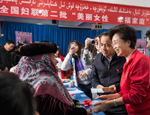 全国妇联第二批“美丽女性·幸福家庭”维汉双语丛书送抵新疆家庭