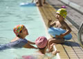 乌鲁木齐持续高温天气 市民泳池避暑享清凉