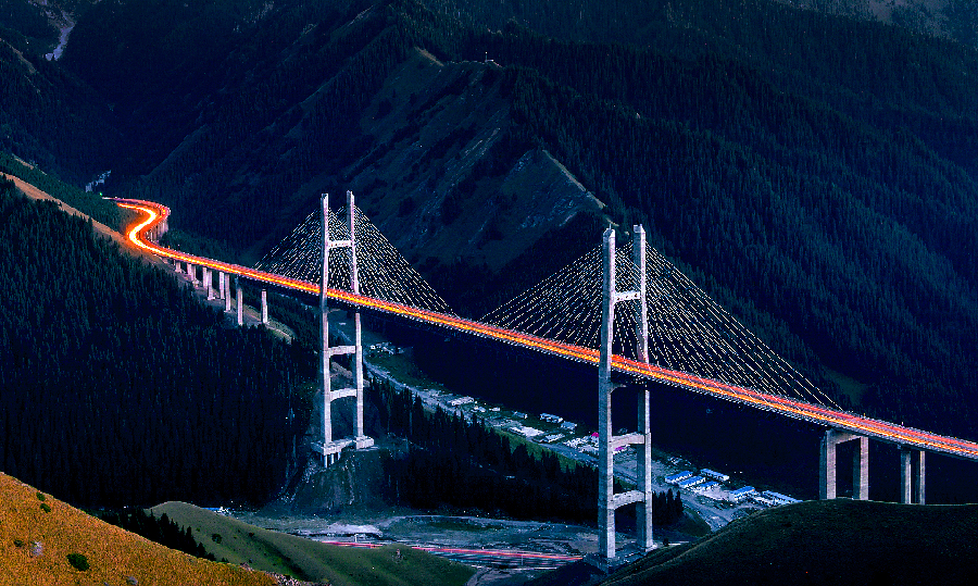 霍城的金光大道