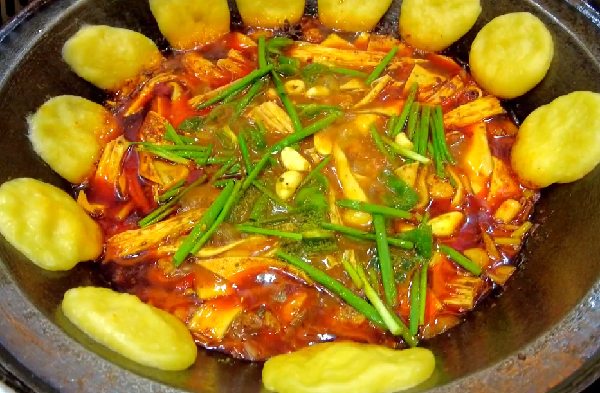 策勒美食&middot;地锅鸡