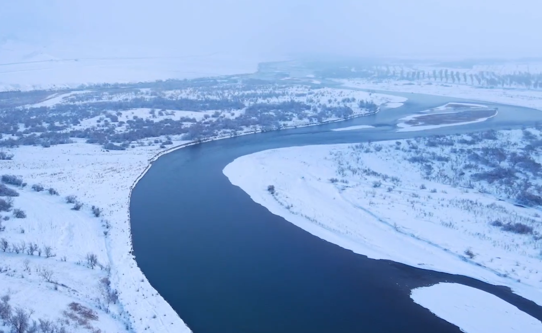 雪落伊犁河