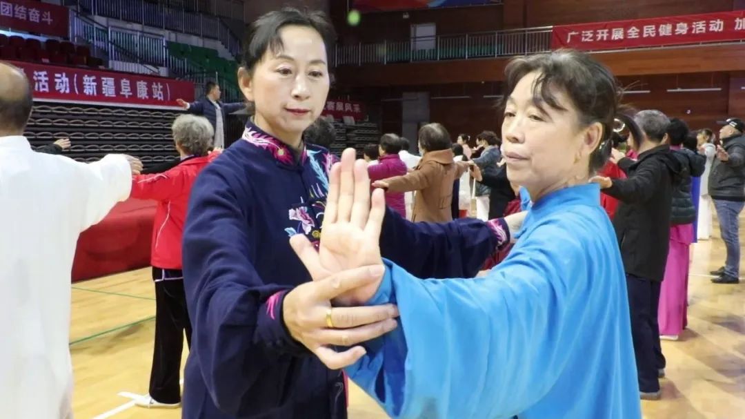 2023年全国健身气功走基层专家巡讲活动在阜康市开幕