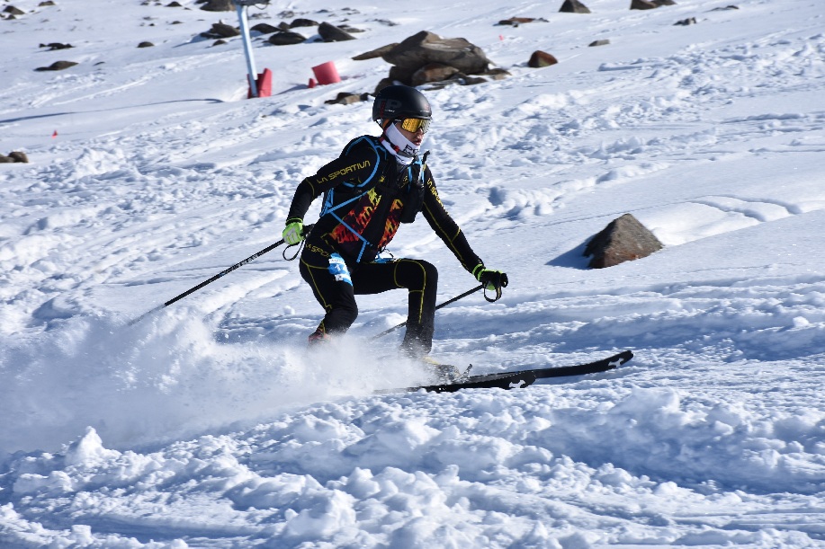 雷竞技RAYBET滑雪登山个人越野赛！可可托海上演“勇敢者的挑战”(图3)